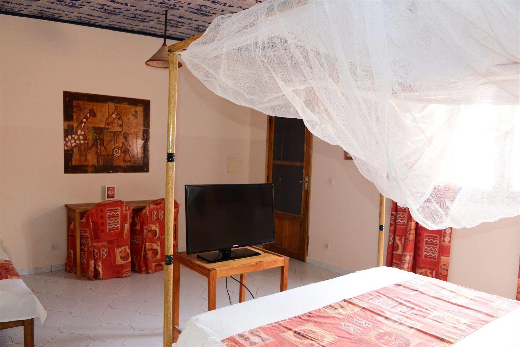 Hotel Mermoz Saint-Louis Extérieur photo
